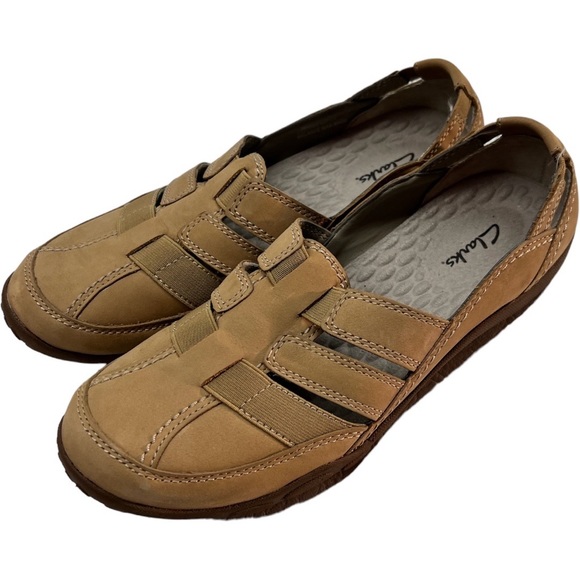 Clark’s Shoes - Clarks Tan Shoes Size 9W. Women’s slip on flat shoes.